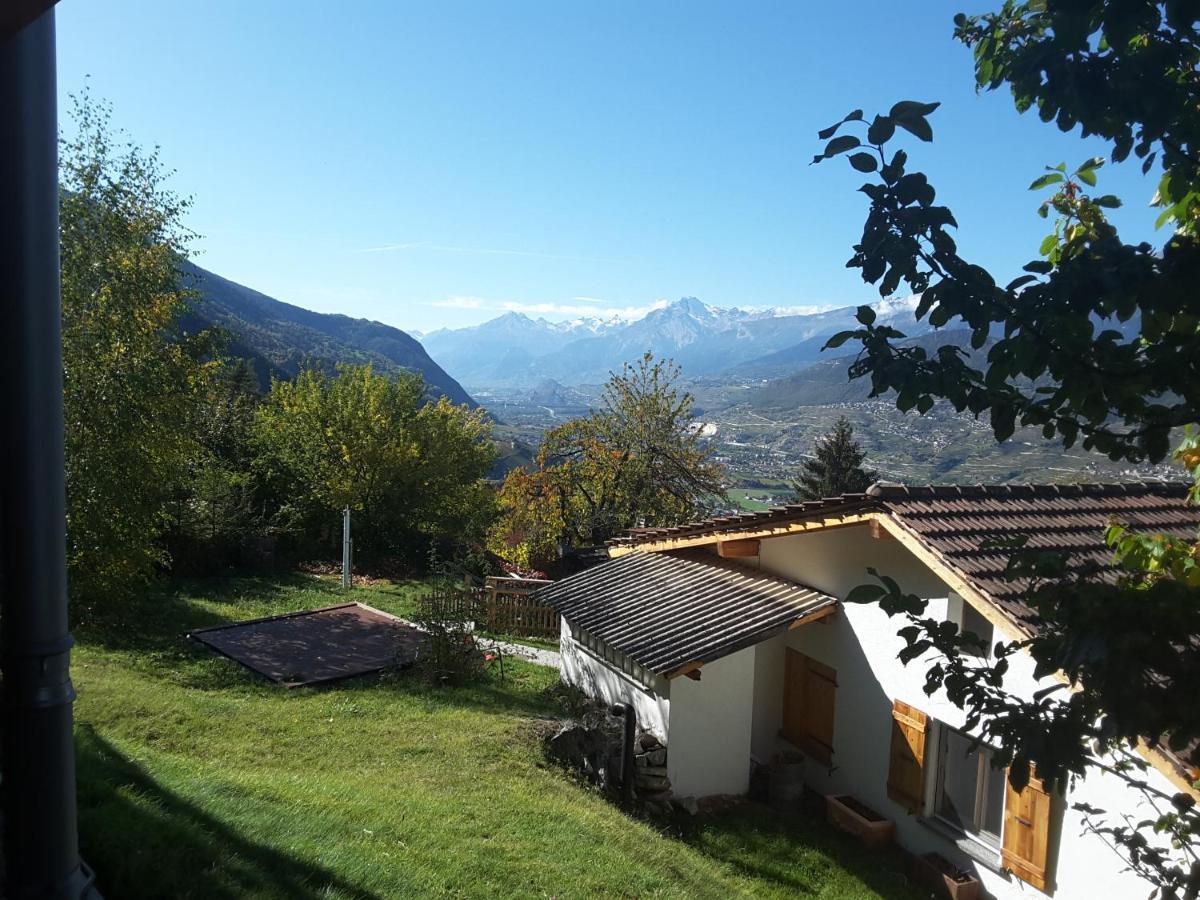 Chalet Tzarbonire Bed and Breakfast Chalais Exterior foto